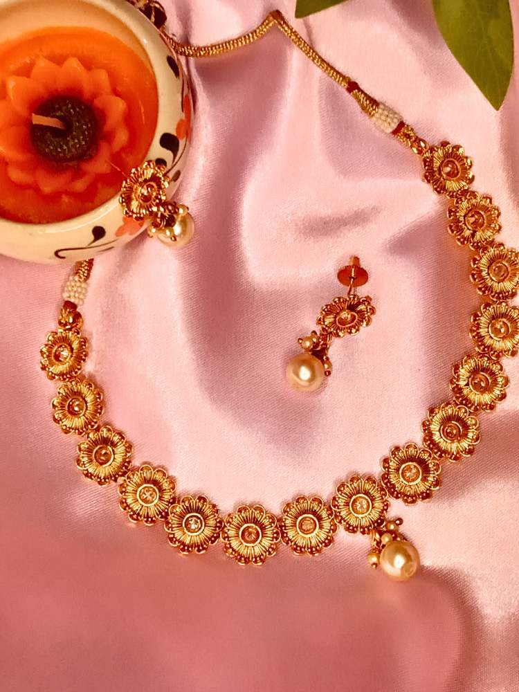 Manubhai jewellers store gold necklace designs