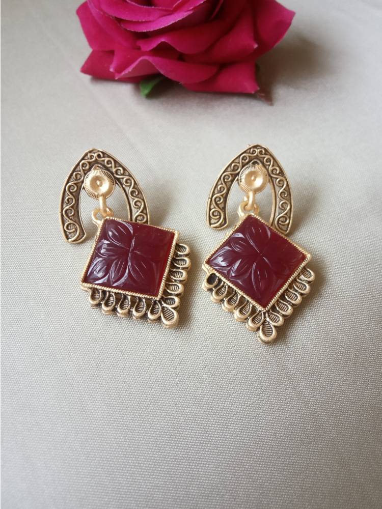 NAVEENA MAROON STUDS